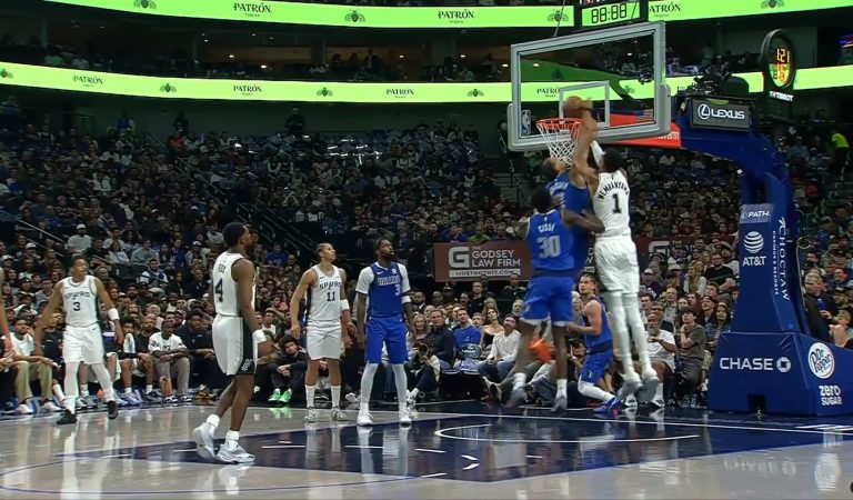 Wemby contré par un Français en NBA, l&rsquo;action fait le tour du monde